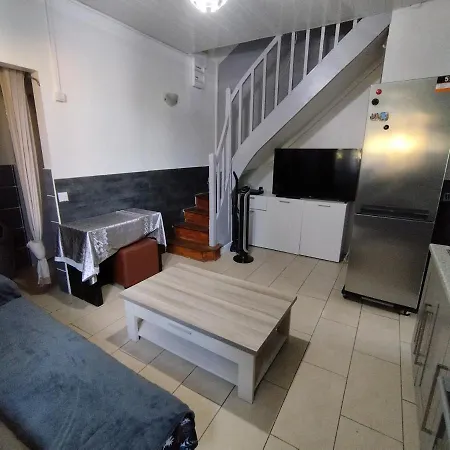 Maison Proche Paris 2 Chambre, Jardin Parking Holiday home Argenteuil